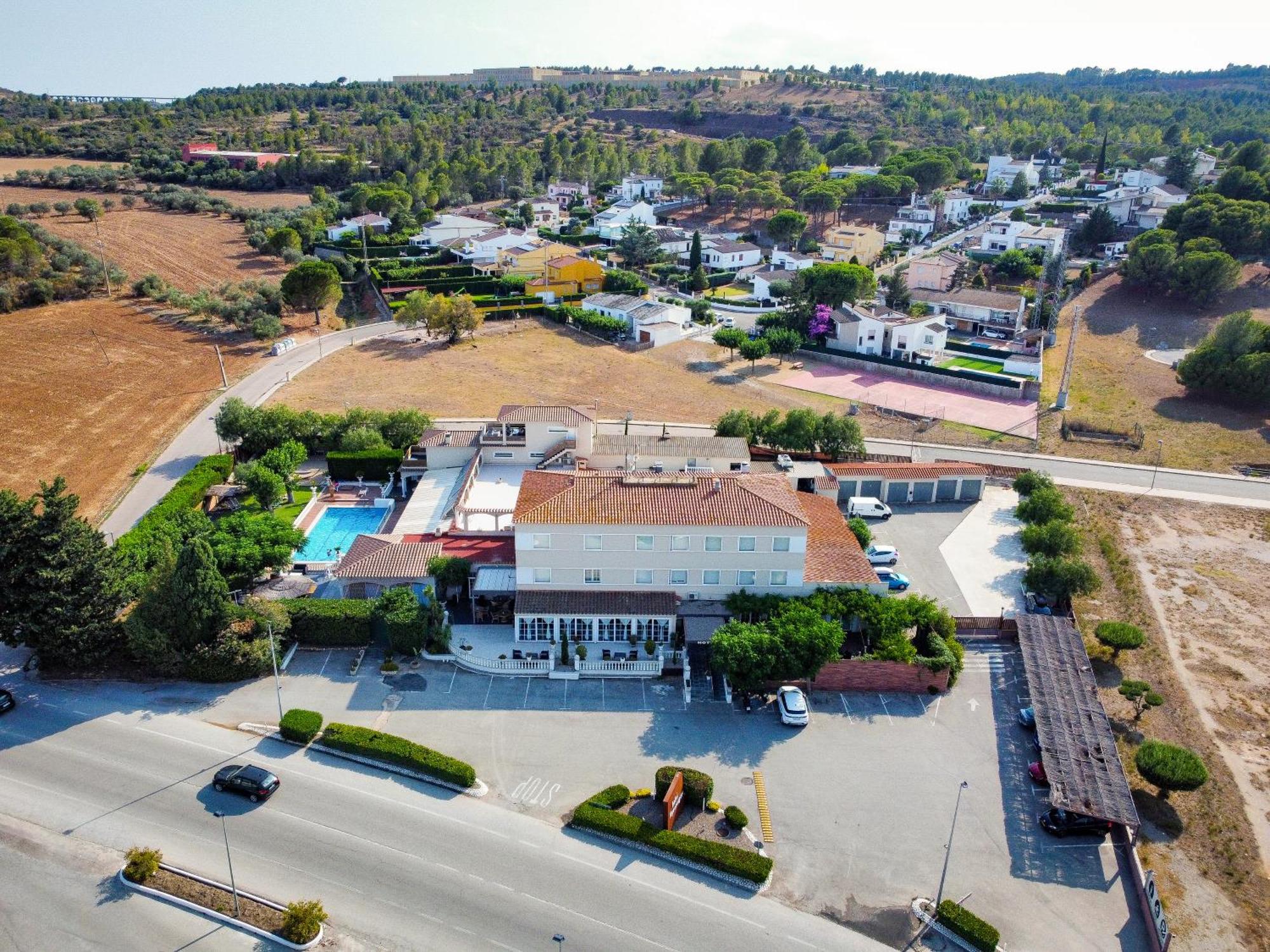 Hotel & Restaurant Figueres Parc Los Hostalets de Llers Exteriér fotografie